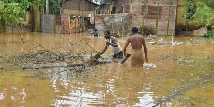 Dodelijke overstromingen in noordoostelijk India: 34 doden gevallen