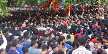 Zes doden bij chaos buiten cricketstadion in India