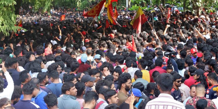 Zes doden bij chaos buiten cricketstadion in India