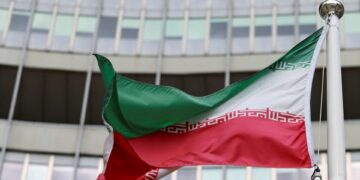 Iran: Petroleum-ministerie ontkent aanvallen op raffinaderij in Isfahan.