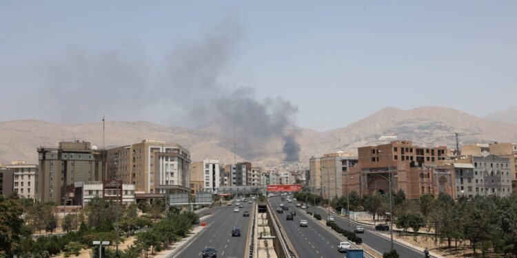 Rampzalige dodentol door Israëlische invallen in Iran volgens NGO’s