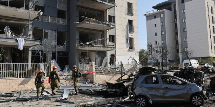 Israëlische legerhits in Teheran: Hameni kondigt nieuwe interventie aan.