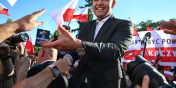 Europese verrechtsing viert overwinning Navrotsky bij Poolse verkiezingen