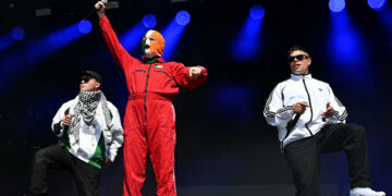 Kneecap op Glastonbury: Palestijnse boodschappen en kritiek op Starmer, BBC uitzending stopgezet