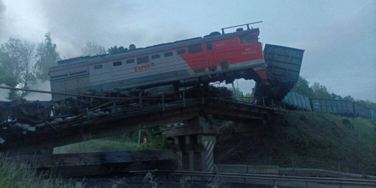Onderzoek naar ingestorte bruggen en ontspoorde treinen in Rusland