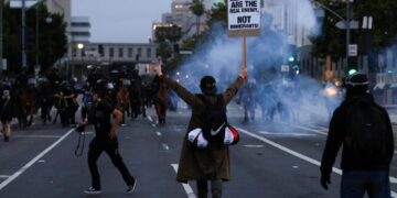 Amerika verdeeld: steun voor legermissie versus protesten in Los Angeles