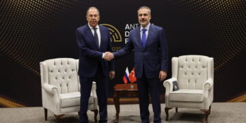 Lavrov en Fidan bespreken conflict Israël-Iran