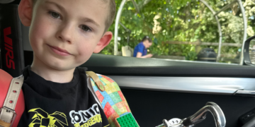 8-jarige krijgt LEGO-prothese: een hand vol mogelijkheden.