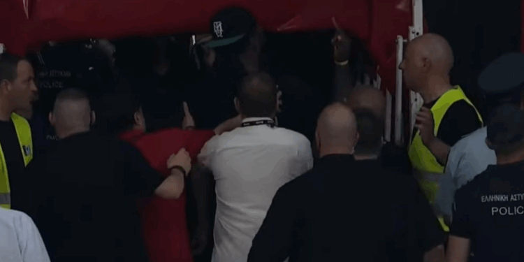 Olympiakos beschuldigt Lesor van onsportief gedrag op de mat