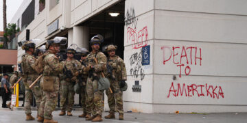 Nationale Garde patrouilleert te voet in Los Angeles na protesten tegen arrestaties van immigranten