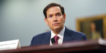 NAVO Top: De Trump Top