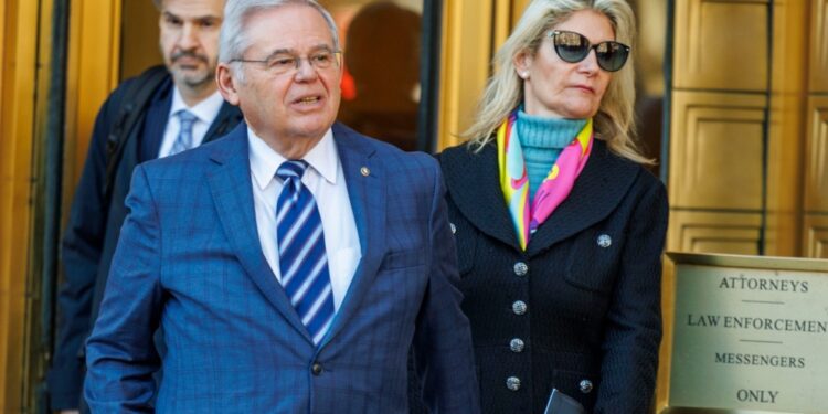 Bob Menendez begint vandaag gevangenisstraf voor omkopingschandaal