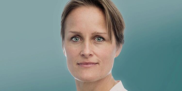 Blue Metregeli: Eerste Vrouwelijke Leider van MI6 in 116 Jaar