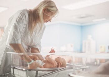 Ouders gearresteerd na dood baby van 5 maanden op Paros