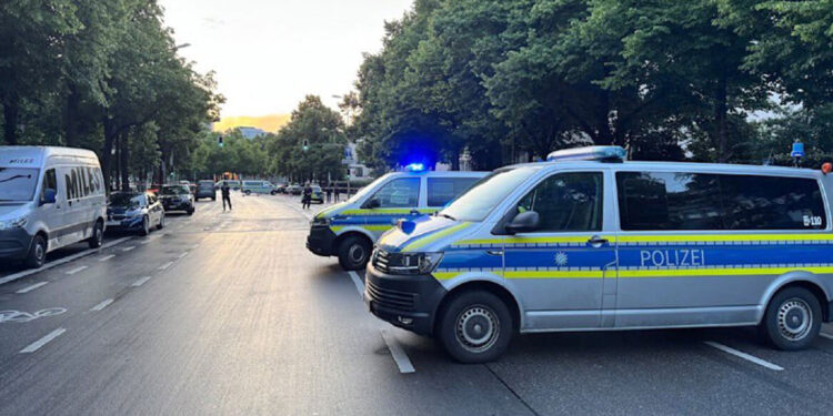 Vrouw steekt voorbijgangers neer bij Oktoberfest en wordt neergeschoten door politie