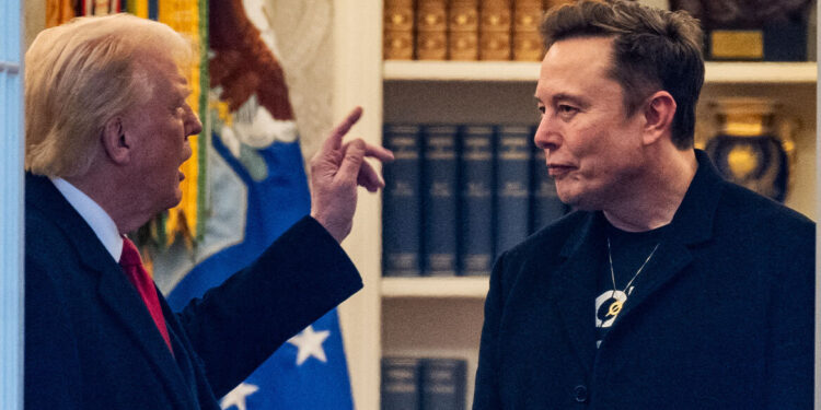 Musk rijk, Trump machtig: een strijd om invloed.