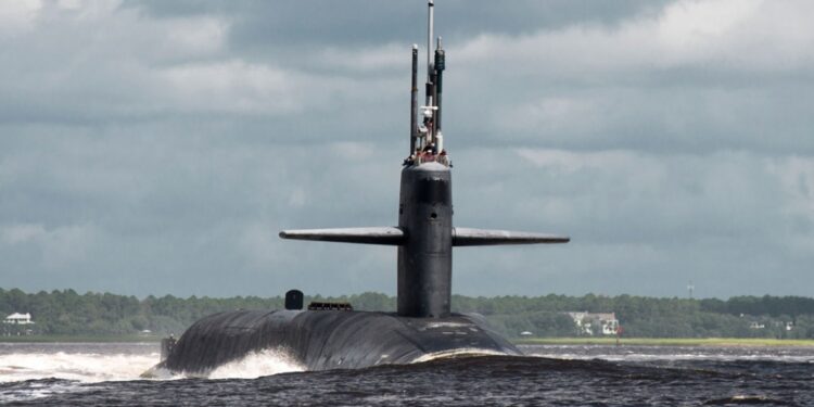 Nucleaire onderzeeër raakt Iran
