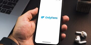 Zweden verklaart oorlog tegen OnlyFans: digitale prostitutie onder vuur in Europa
