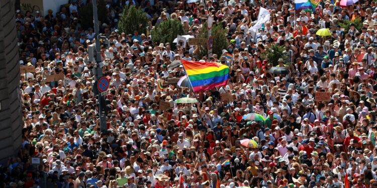 Massaal protest in Hongarije tegen regering Latki+