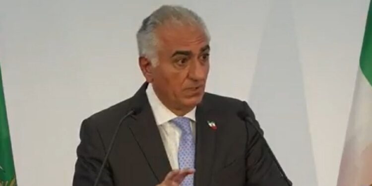 Shah’s zoon: volk van Iran begrijpt dat oorlog niet tegen hen is