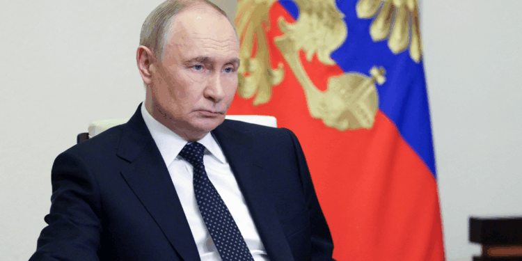 Poetin: NAVO’s herbewapening vormt geen bedreiging voor Rusland