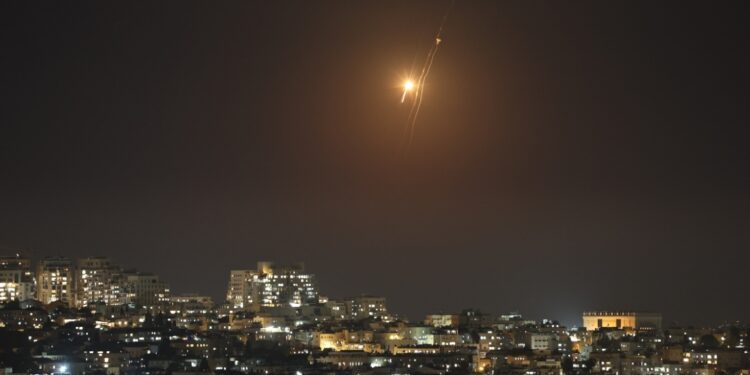 Iran ontkent Israëlische beweringen over neergehaalde piloot