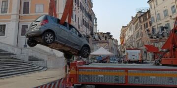 Ramp op Piazza Di Zelden: Keizer 81 verliest controle over Rome.