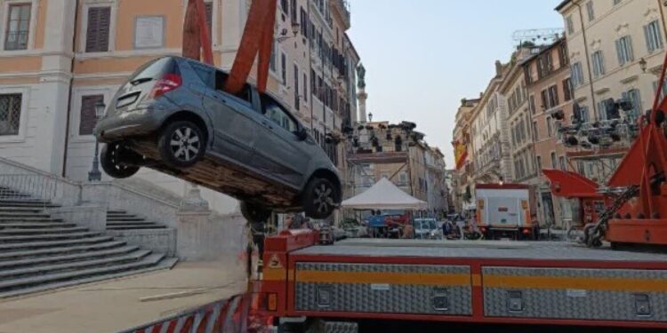 Ramp op Piazza Di Zelden: Keizer 81 verliest controle over Rome.