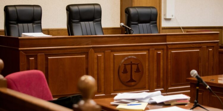 Russische fotograaf gearresteerd voor delen geheime info met journalist