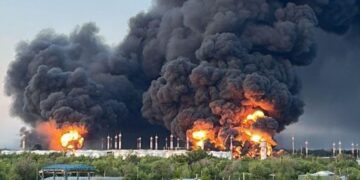 Oekraïense drones raken brandstofopslag in Saratov, levering Russische bommenwerpers