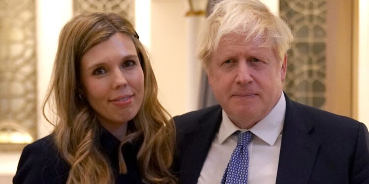 Carrie Johnson opgenomen in ziekenhuis wegens ernstige uitdroging