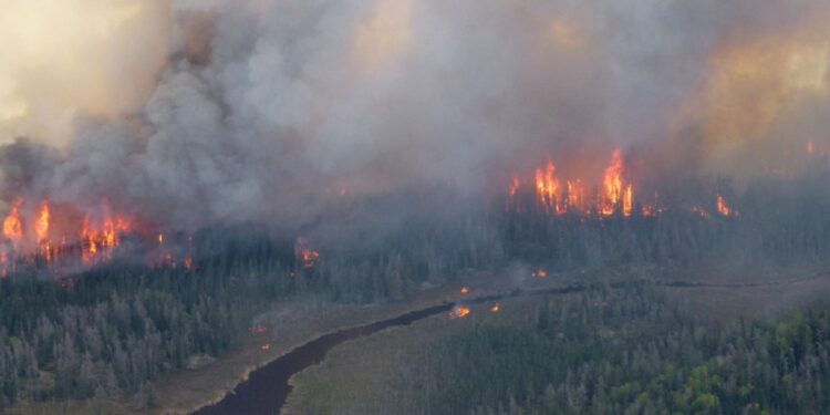 25.000 mensen in Canada geëvacueerd vanwege verwoestende bosbranden