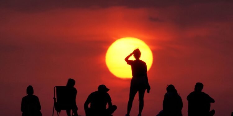 Temperaturen in VK kunnen stijgen tot 46 graden Celsius, zegt Met Office.
