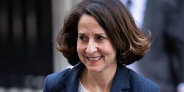 Liz Kendall verdedigt beleidswijziging sociale voorzieningen met luisterend oor