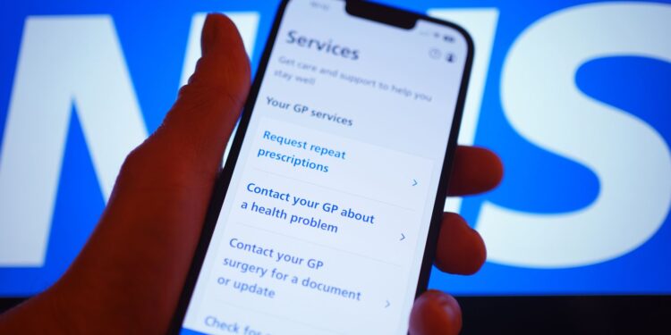 Miljoenen ontvangen NHS-screenings en afspraakherinneringen op hun telefoon