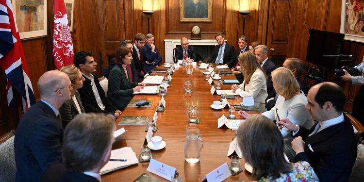 Holbourn leidt race om Nationaal Welvaartsfonds te leiden