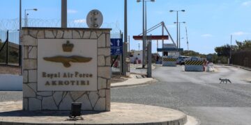 Starmer overweegt Trump gebruik Britse bases voor aanval op Iran toe te staan