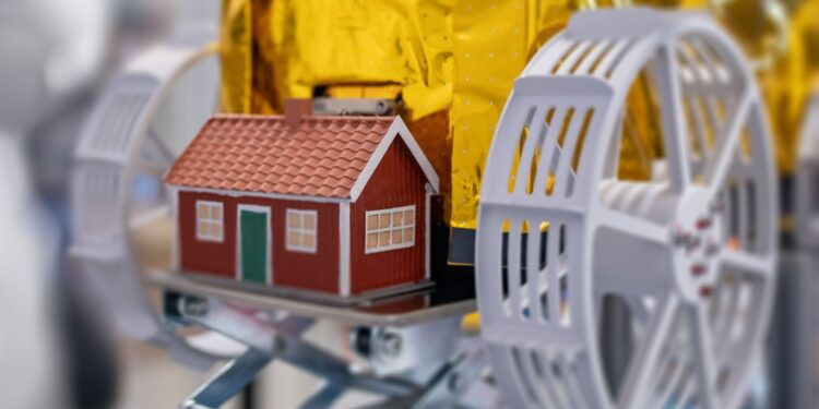 Eerste maanrover van Europa met klein rood huis aan boord.