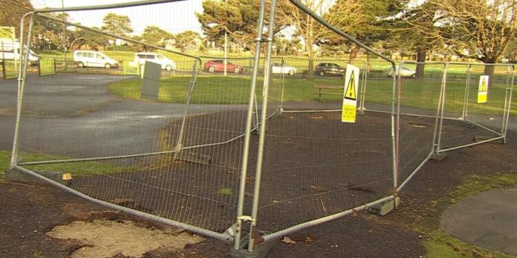 Tientallen parlementsleden steunen campagne voor heropleving van speelplaatsen