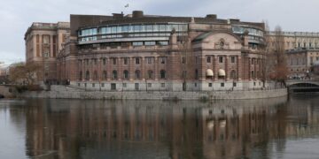 Zweden moet stoppen met internationale adopties, zegt overheidscomité