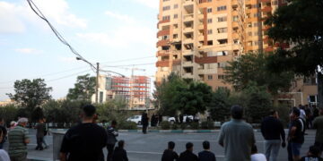 Vertrek direct uit Iran, waarschuwt Buitenlandse Zaken.