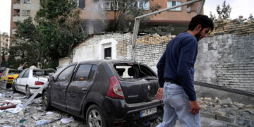 Israël bombardeert Iraanse nucleaire installaties, drones onderschept boven Saoedi-Arabië.