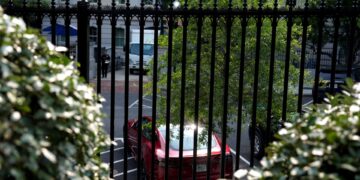 Trump overweegt verkoop van rode Tesla