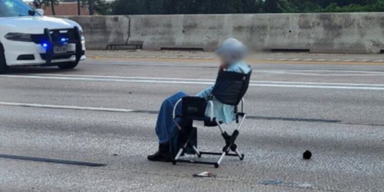 Vrouw in Texas dreigt leven te beëindigen op snelweg