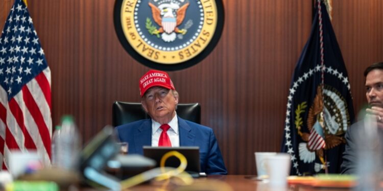 De drie sleutels van de Amerikaanse bedrijven in Iran: draadloze stilte, misleiding en Trump’s overwinning.