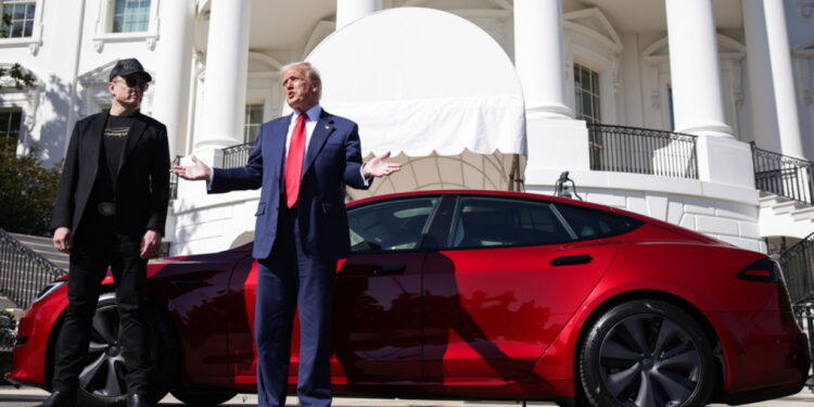 : “Trump’s zoektocht naar Red Tesla: Musk’s Business onder de loep”