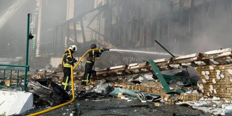 Rusland lanceert 315 drones en 7 stakingen in Kiev, aldus Zelenski.