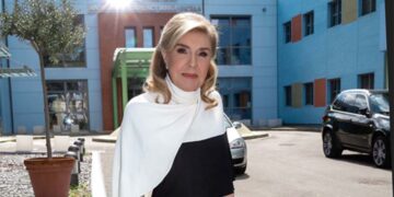 Onthulling standbeeld Marianna Vardinoyannis bij Kinderoncologie Ziekenhuis