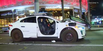 Demonstranten vernielen auto’s in Los Angeles: Wat is de reden?