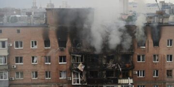 Russen blijven bonzen: meer dan 40 explosies in Kharkov, aanval op schiereiland